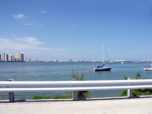 Blick von den Straßen auf Miami Fotos