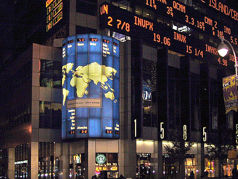 Times Square bei Nacht Fotos